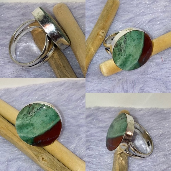 Bloodstone Gemstone Chunky Handmade Ring - Picture 3 of 6